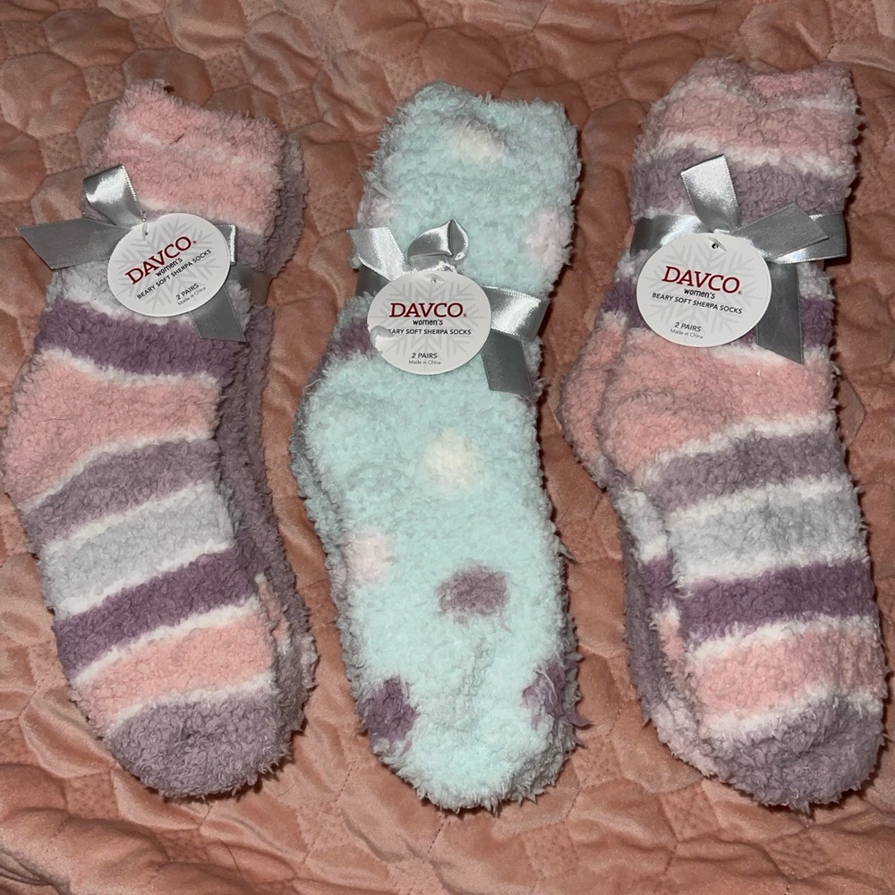 Size 9-11 NWT fuzzy socks 6 pairs